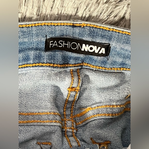 Fashion Nova Jeans - Picture 3 of 4